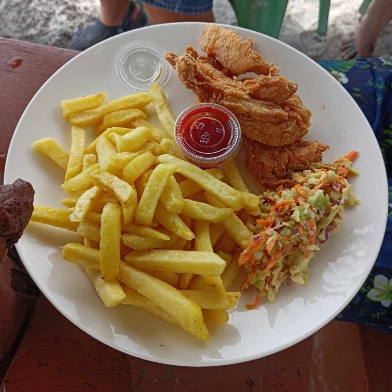 deditos de pollo con papas fritas