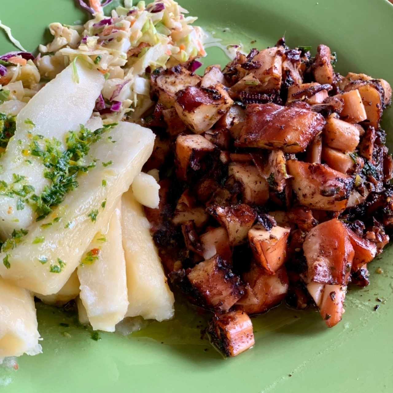 Pulpo con yuca al mojo 