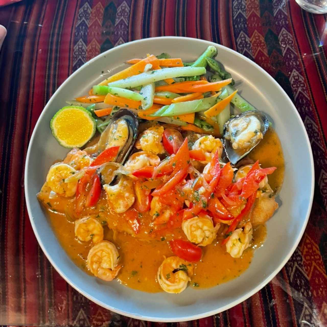 Filete de pescado con mariscos  