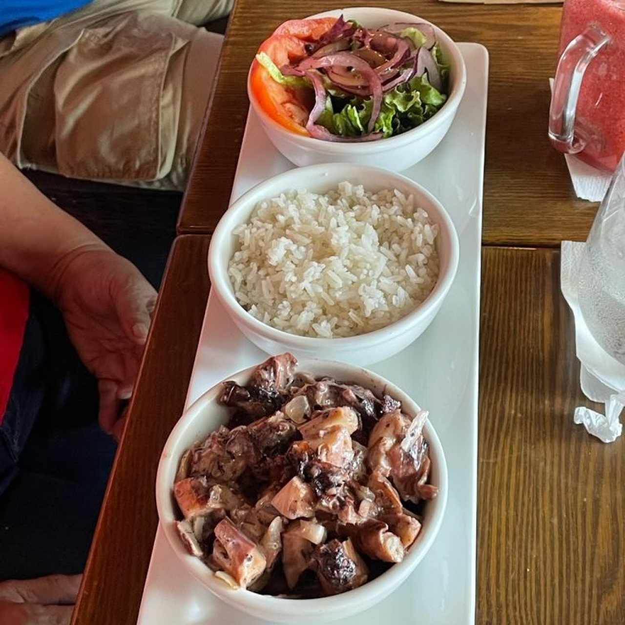 PULPO COSTA ARRIBA (Preparado con Leche de Coco y Vegetales Salteados, con  de Arroz con Coco)