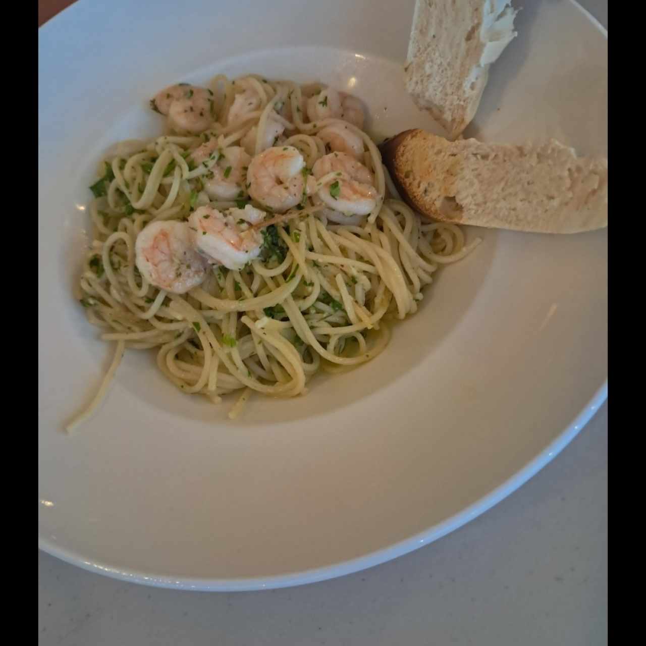 PASTA A SU GUSTO spaghettis al olio con camarón