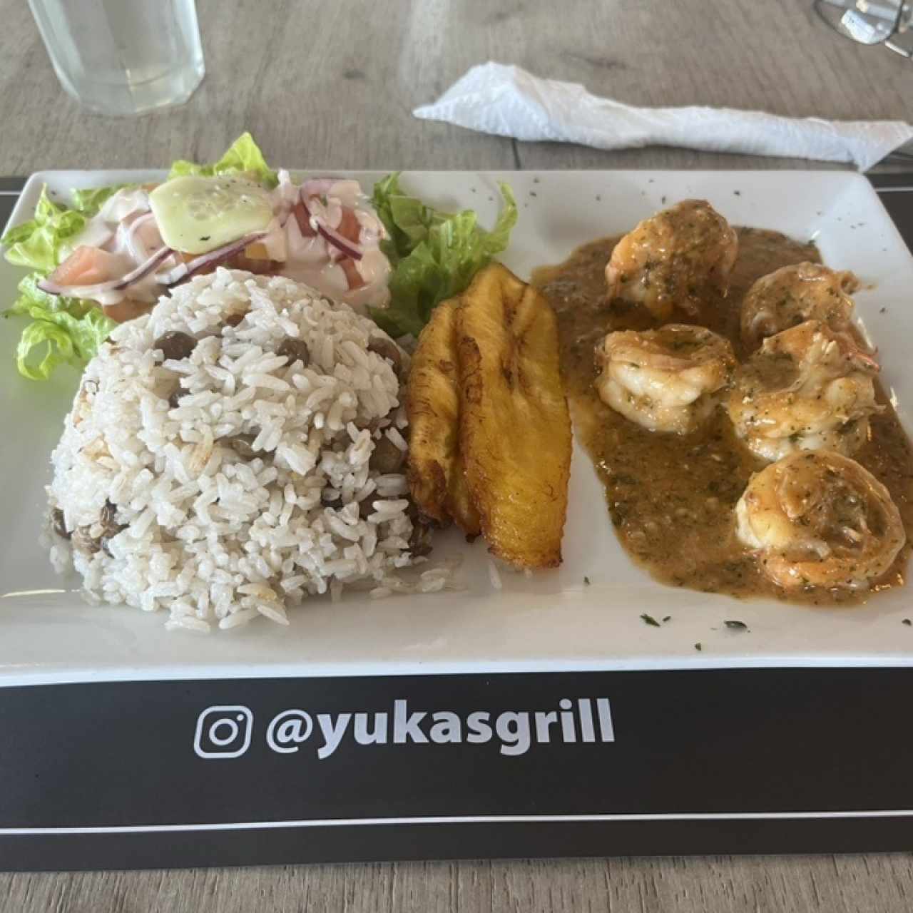 Camarones al ajillo en salda cremosa