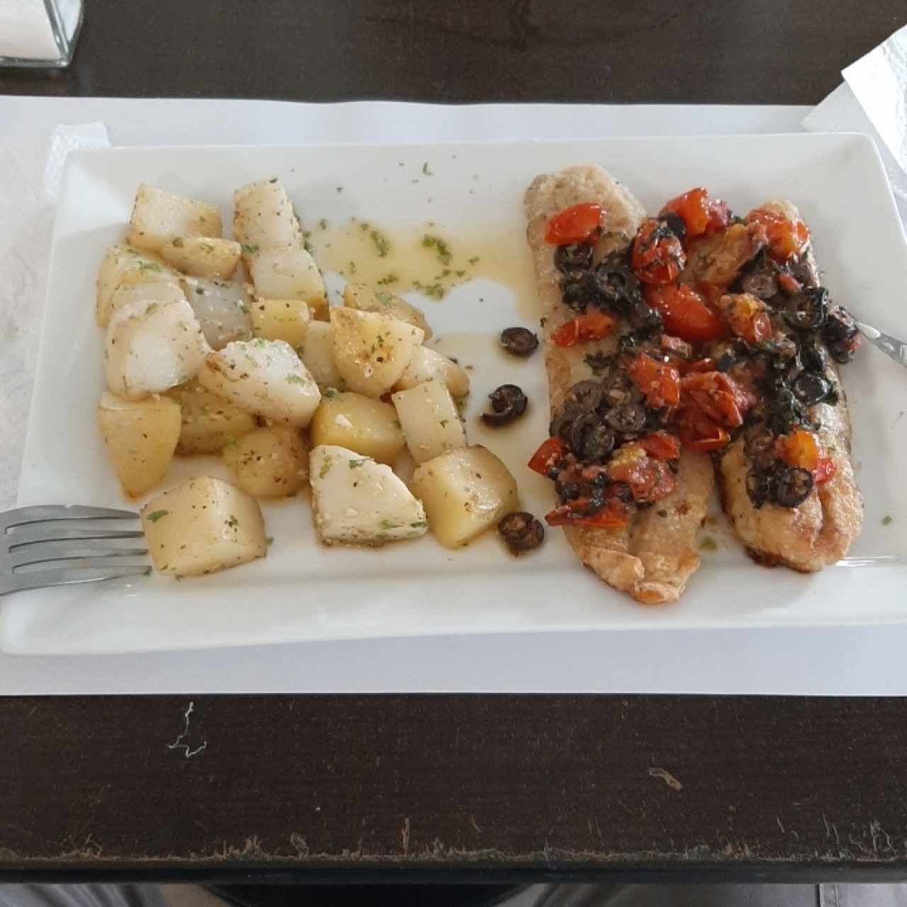 filete de corvina al mediterraneo