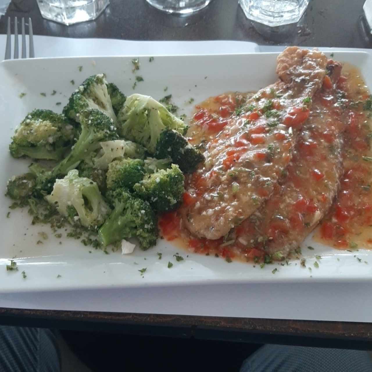 filete de corvina al ajillo