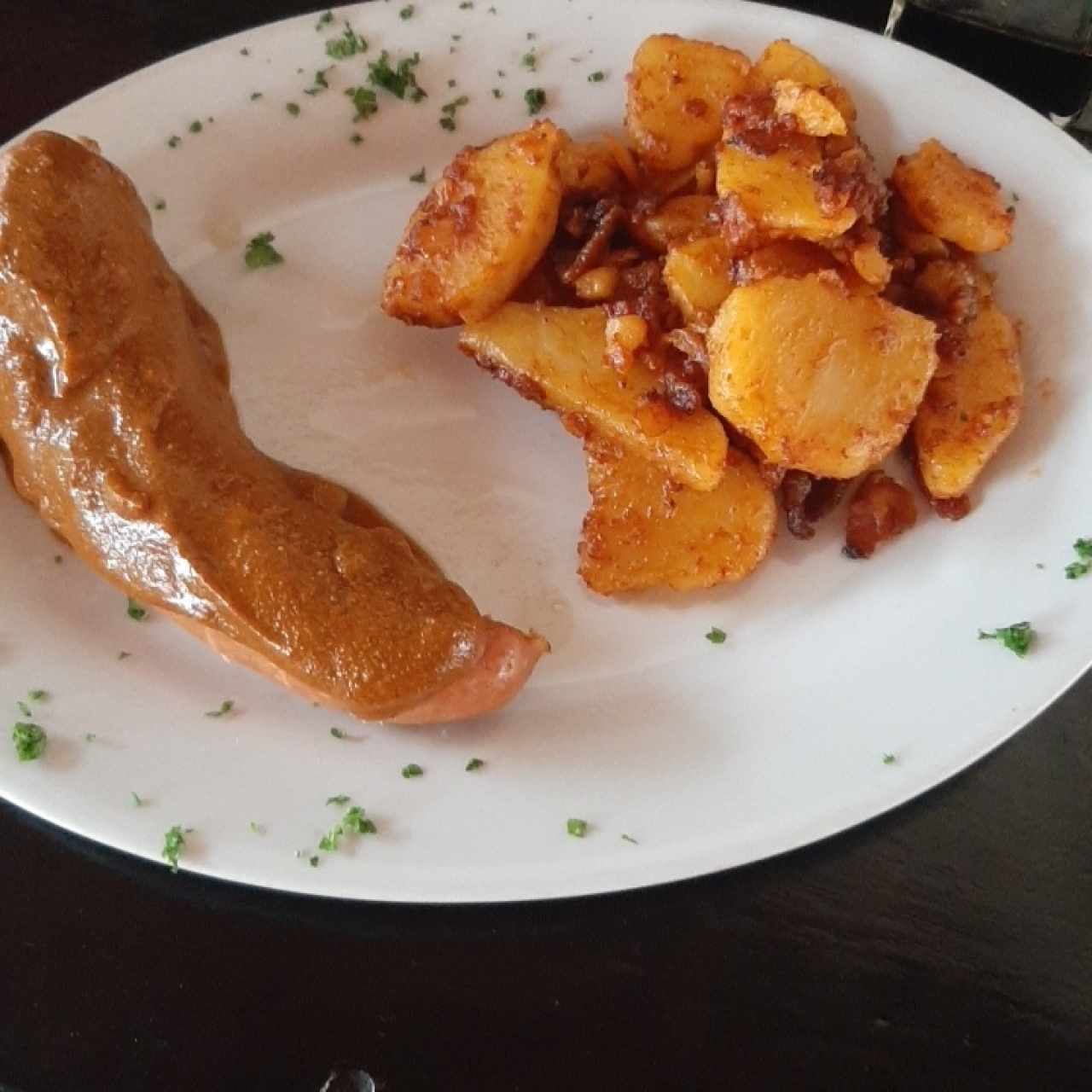 currywurst con papas alemanas