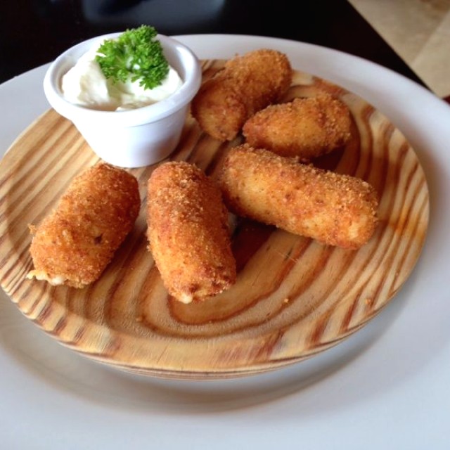 Croquetas con jamón Serrano 