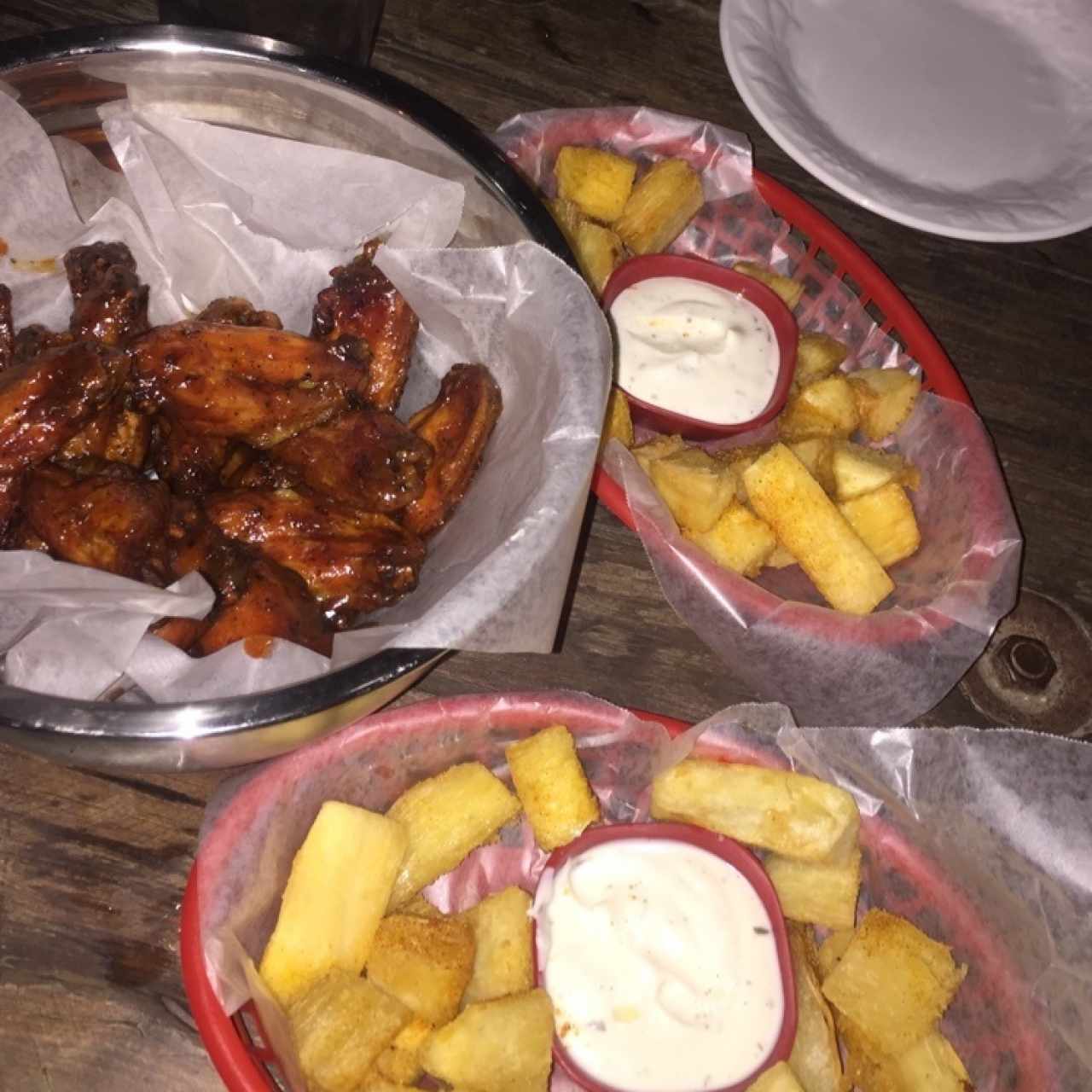 Alitas con yuca frita 🍗🤤🤤