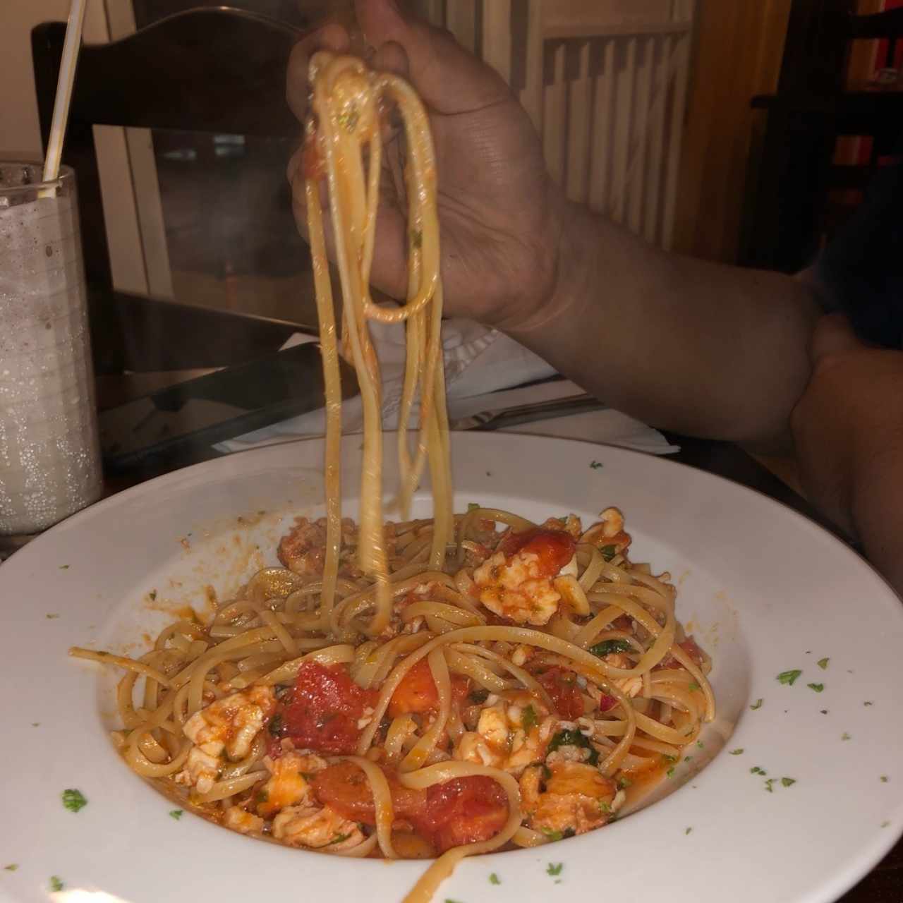 linguini con langostino en salsa de tomate