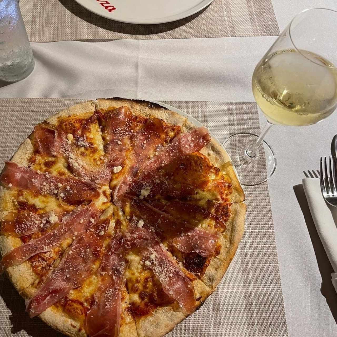 Pizza prosciuto y vino 