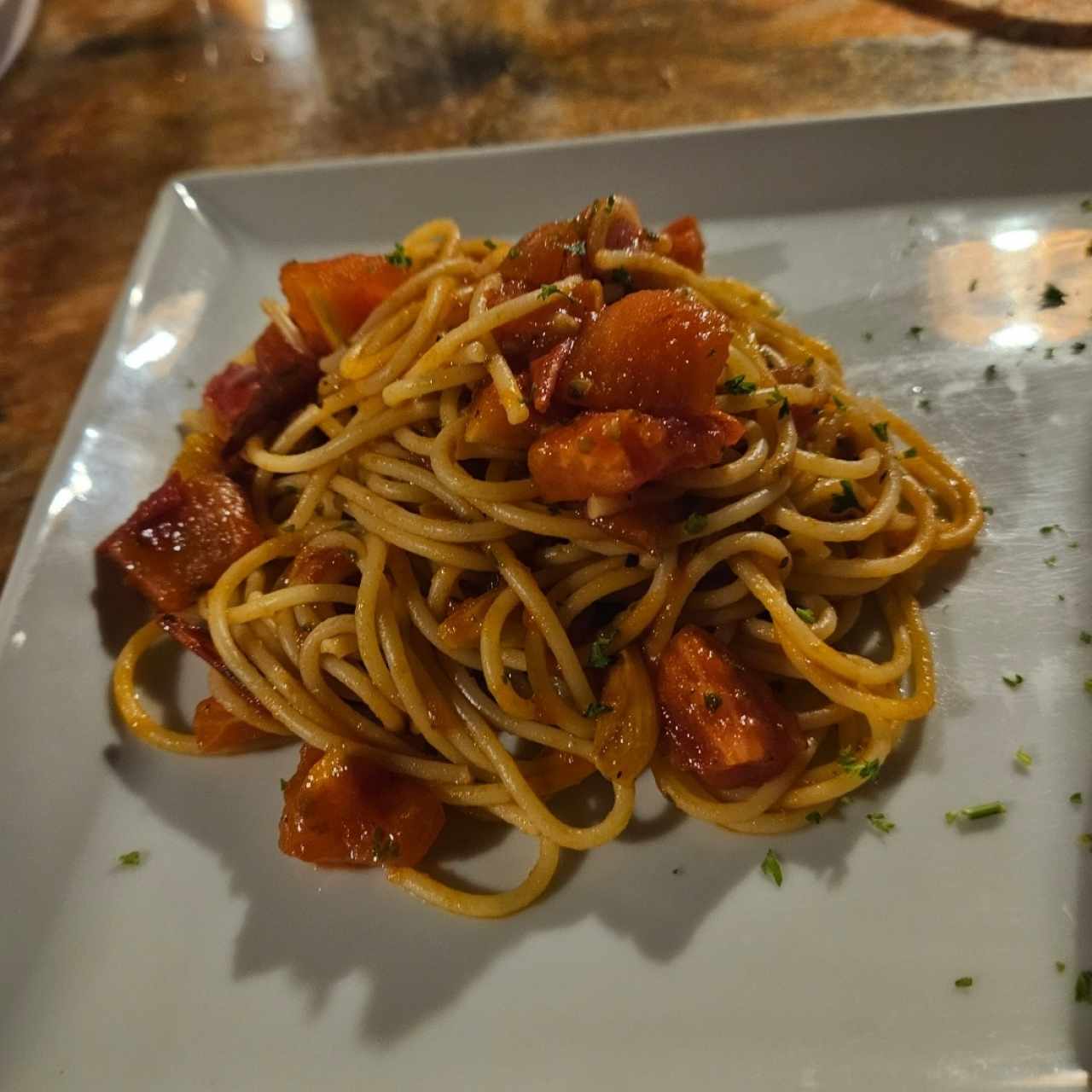 pasta al óleo y tomate fresco