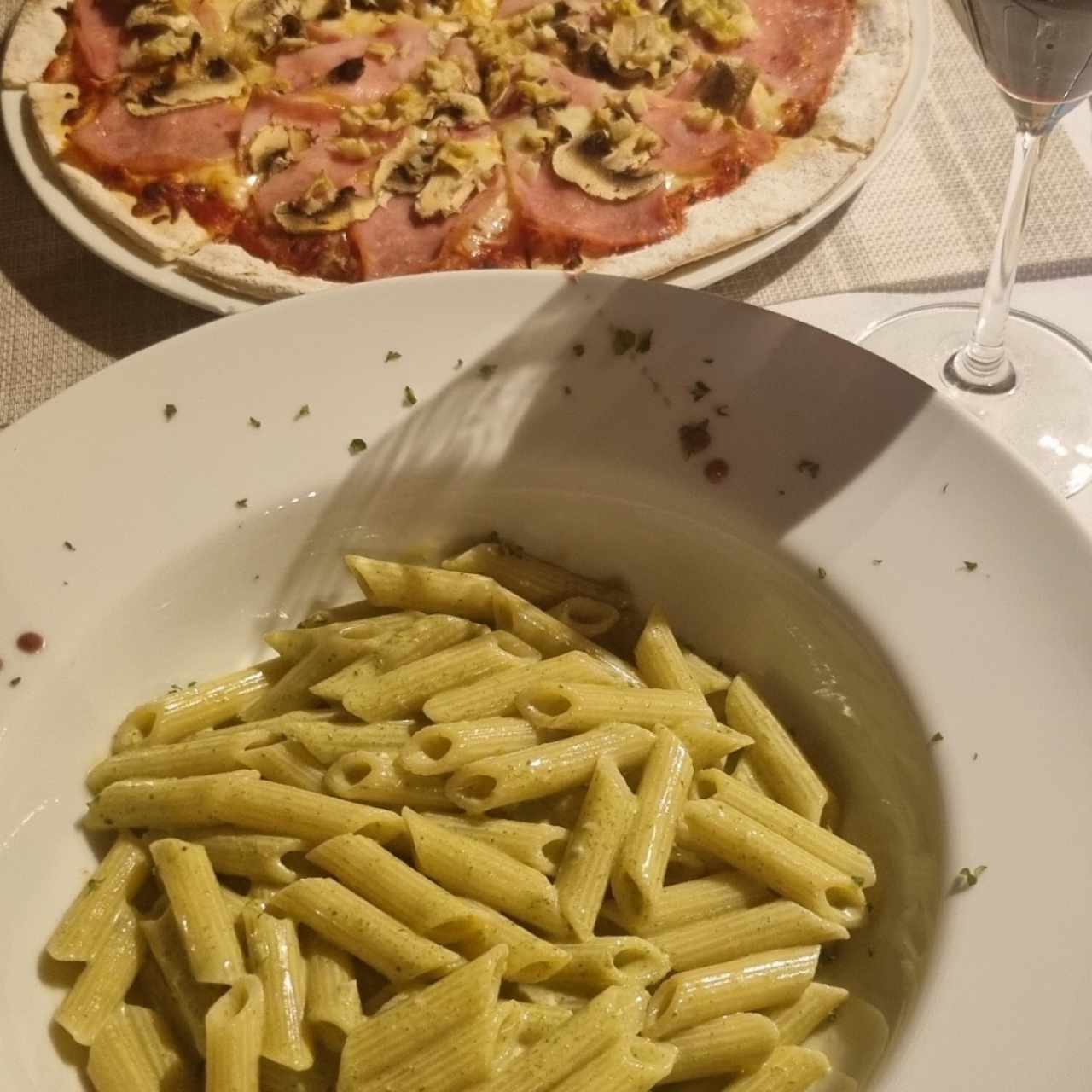 Pizza Caprichosa y penne 4 quesos + pesto, GLUTEN FREE