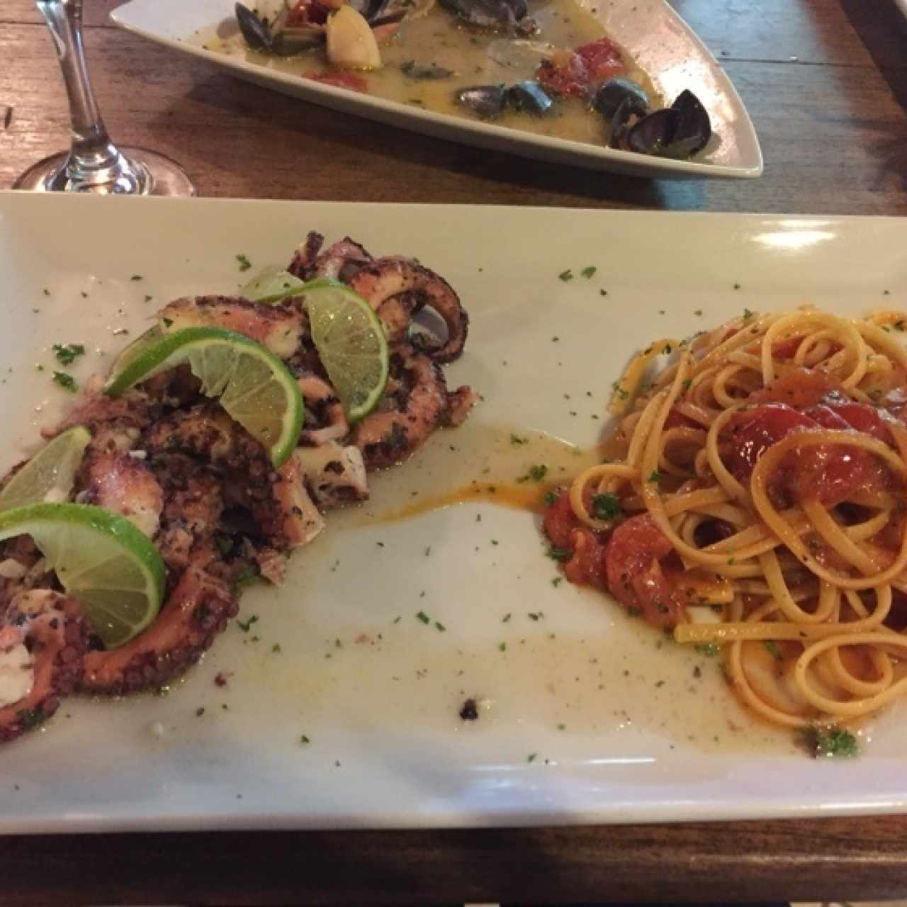 Pulpo al limón con lingüini