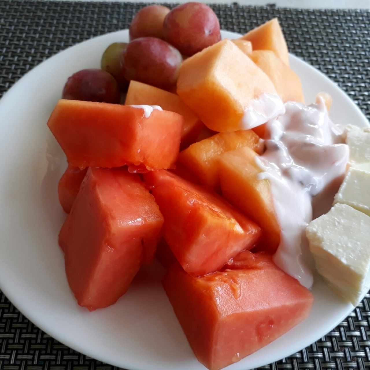 Frutas de temporada con yogurt