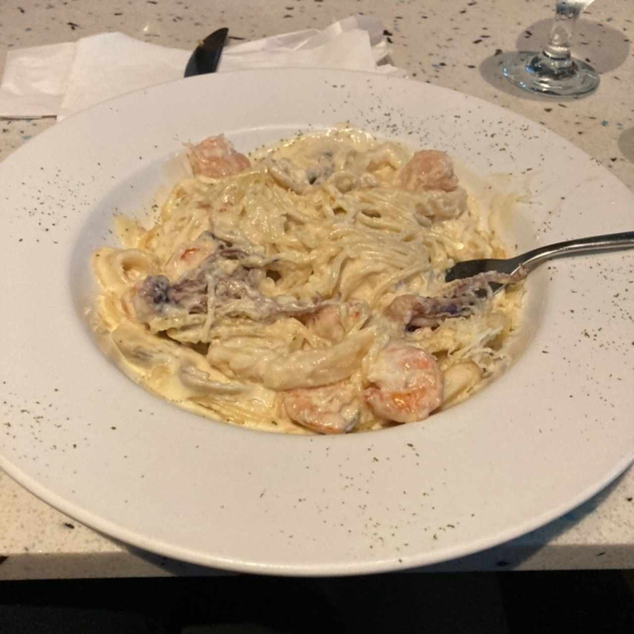 Pasta de mariscos en salsa blanca