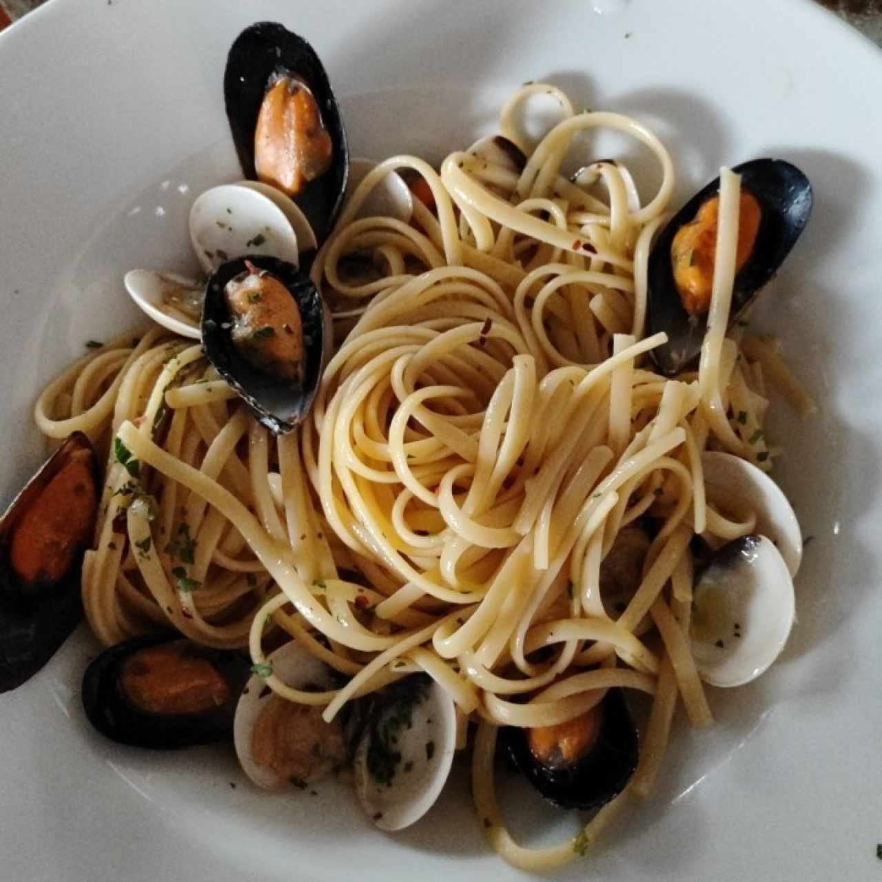 Linguine de mejillones y almejas 