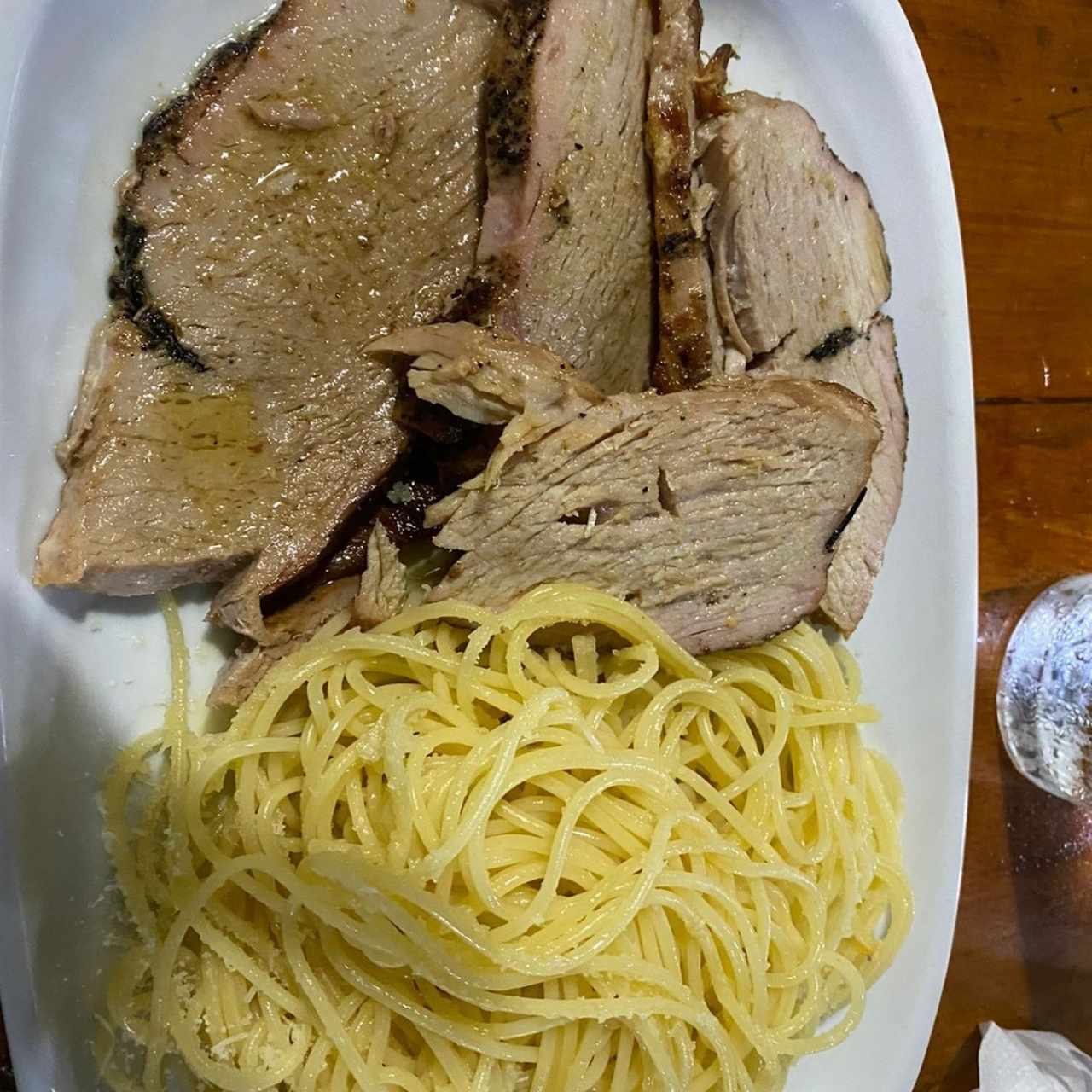 Cerdo a la leña y Spagetti al Oleo