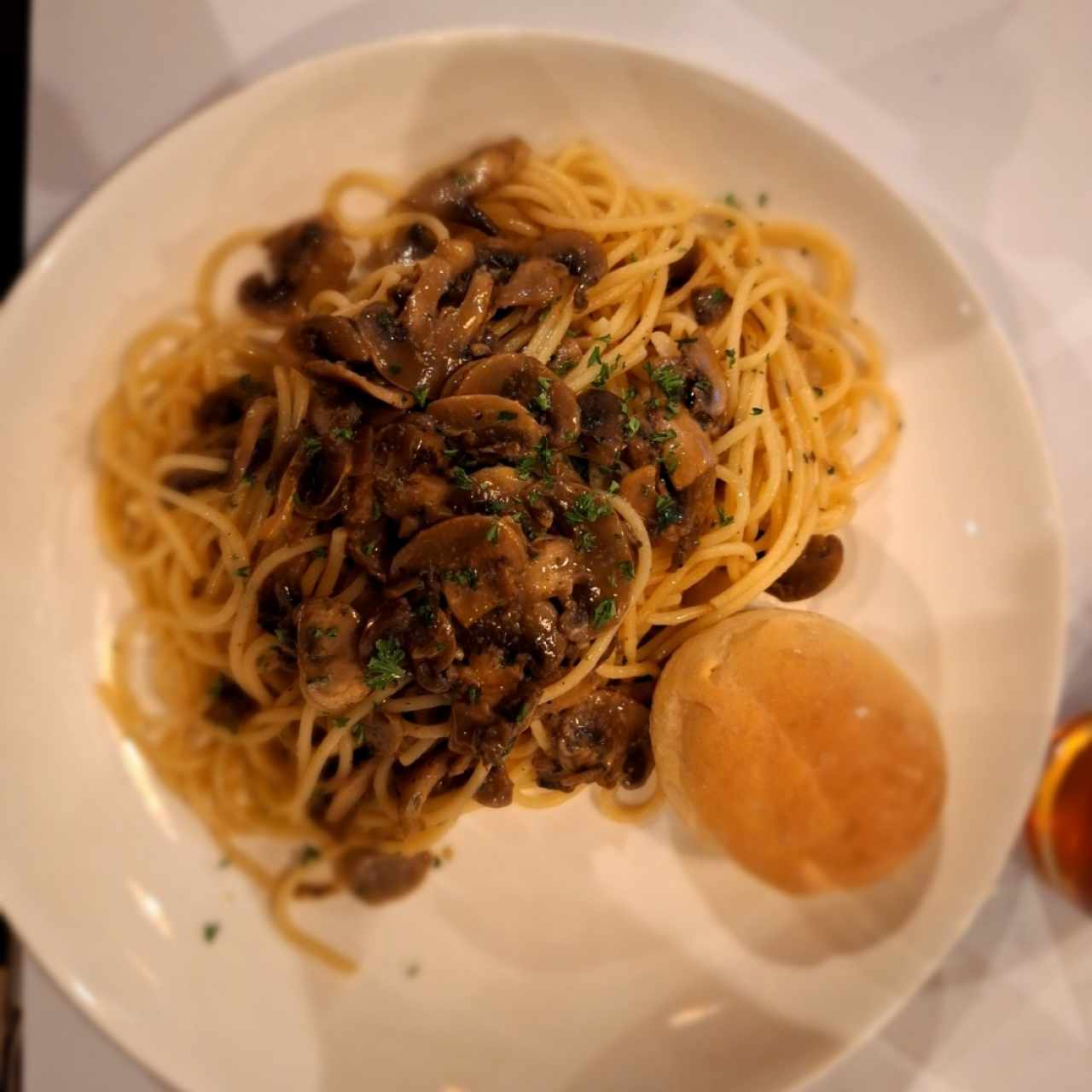 Spaghetti aglio olio e funghi