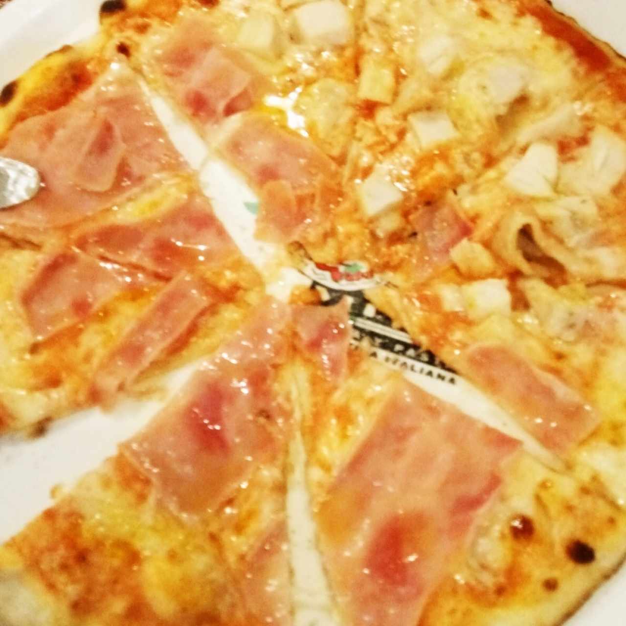 pizza persona de pollo y jamon