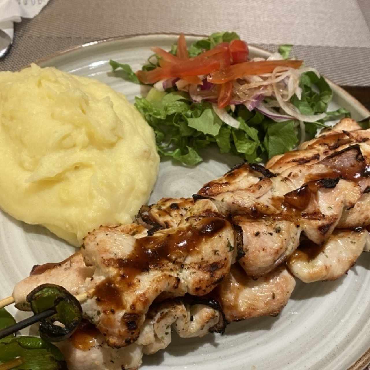 BROCHETAS DE POLLO CON PURE