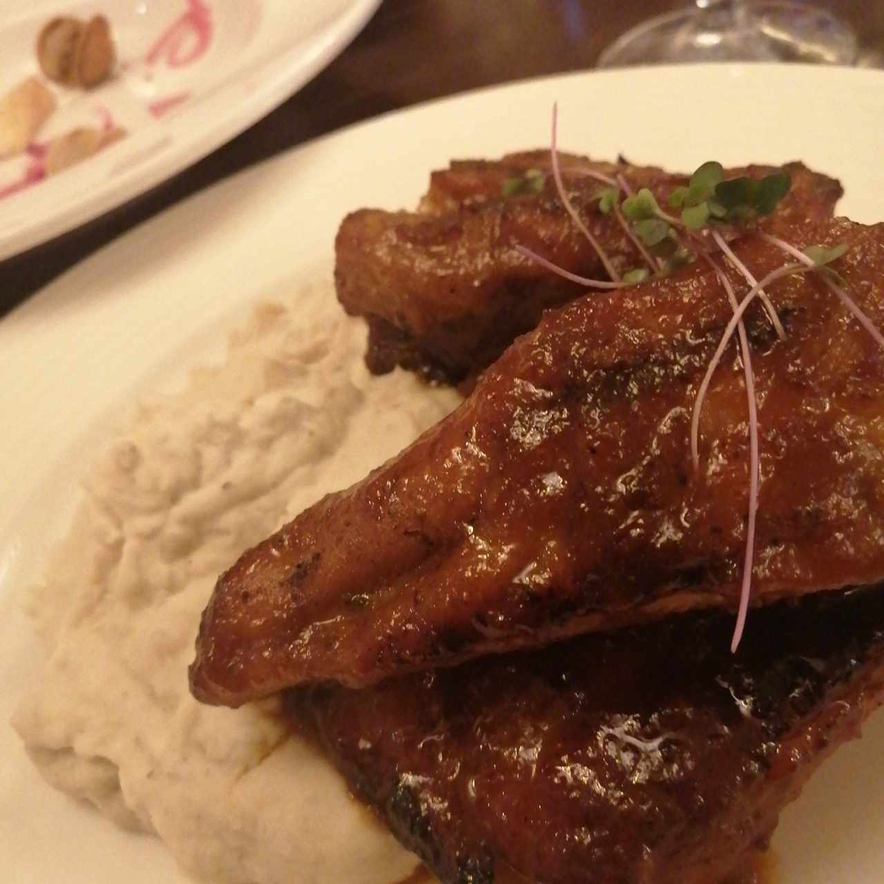 Costilla con puré de ñame 