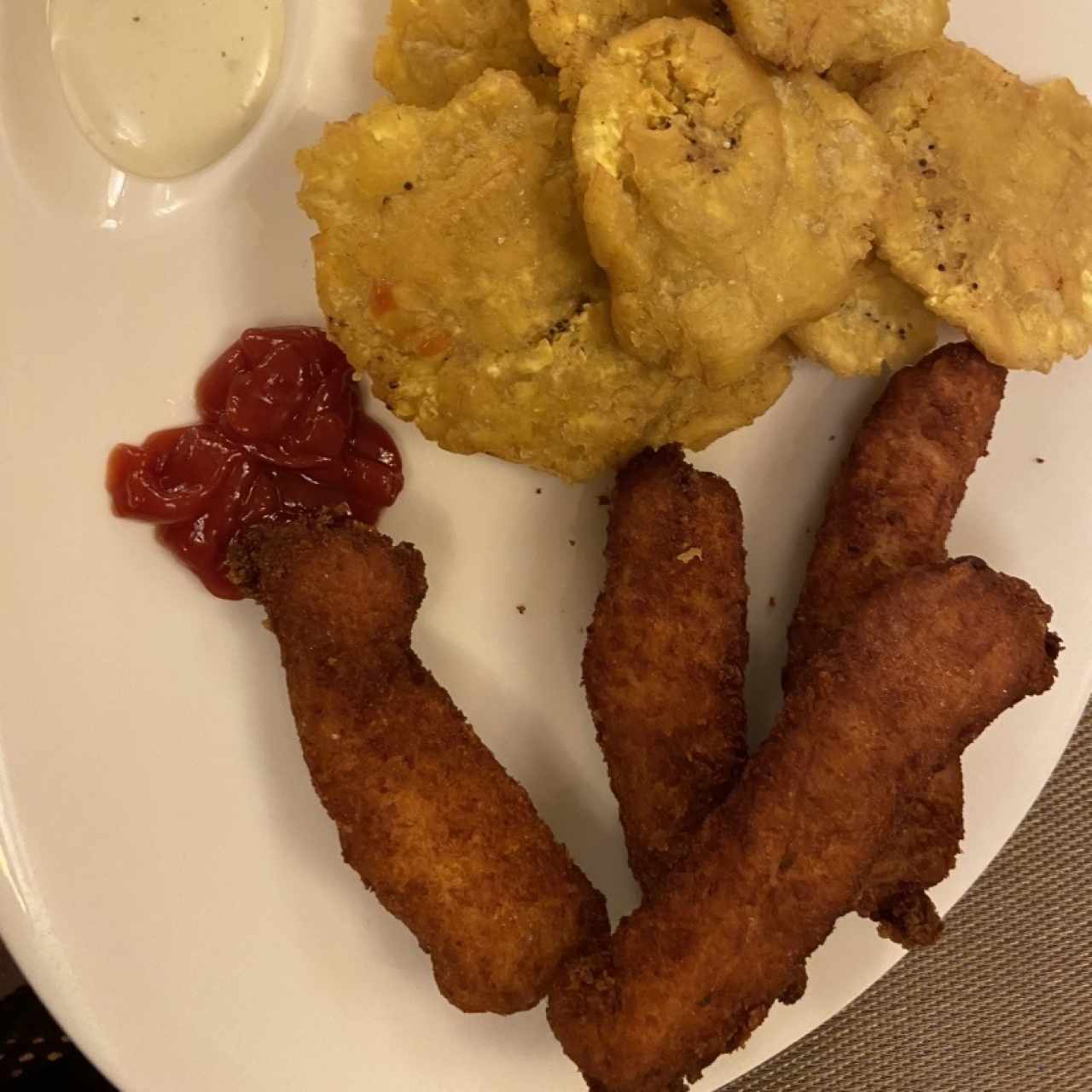 Deditos de pollo con patacones