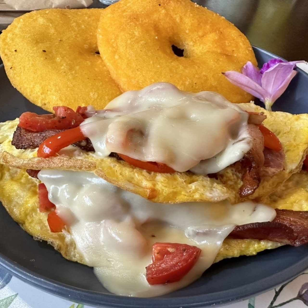 Omelette con tortillas fritas 