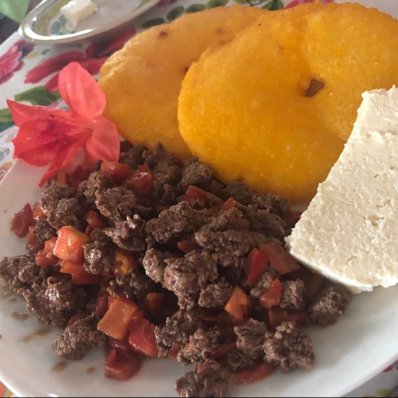 bistec picado con tortillas