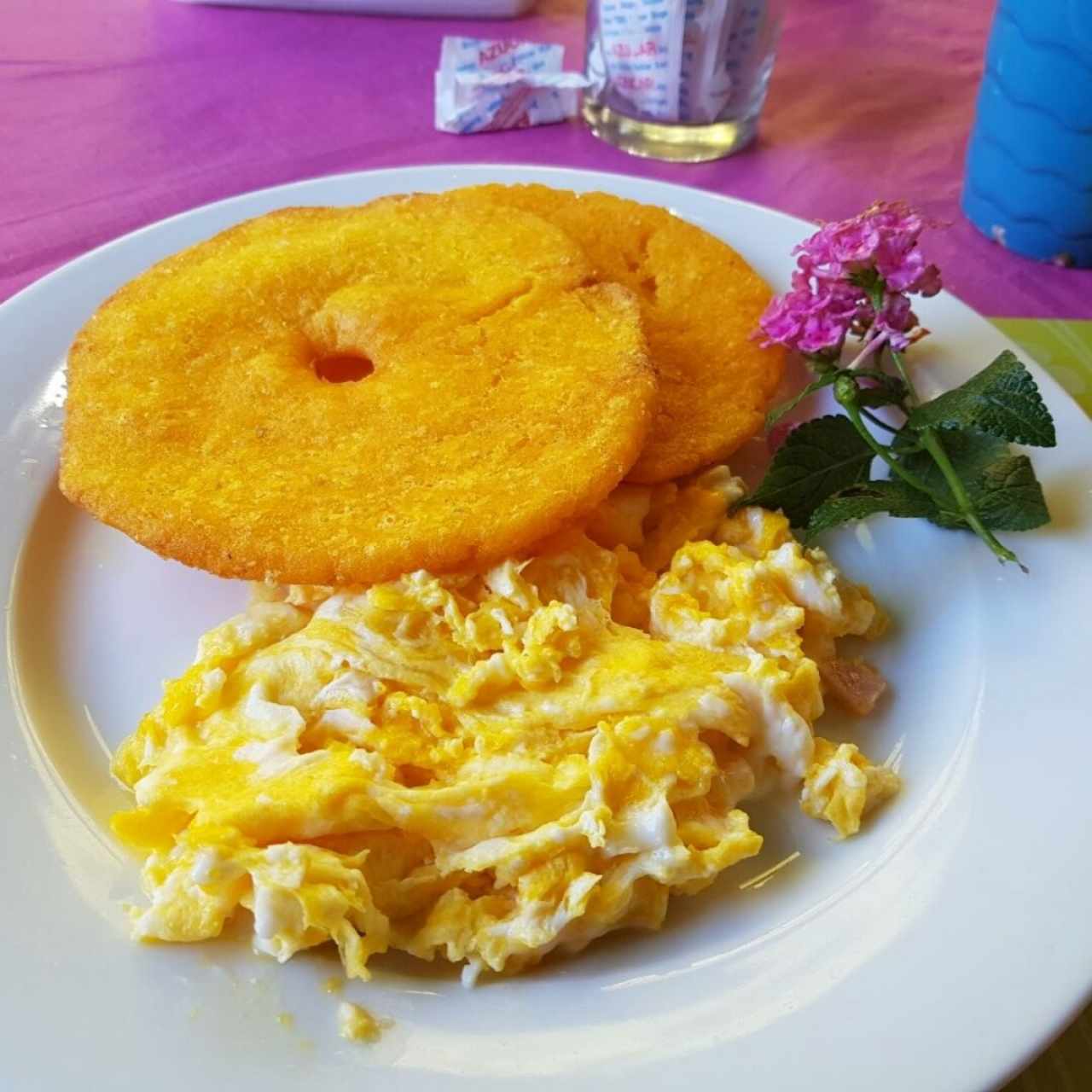 huevos revueltos con tortillas