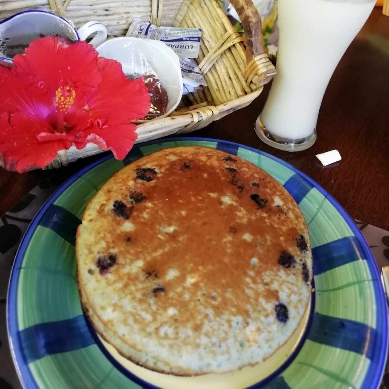 Panqueques con bluberry y nueces.
líquido de guanábana