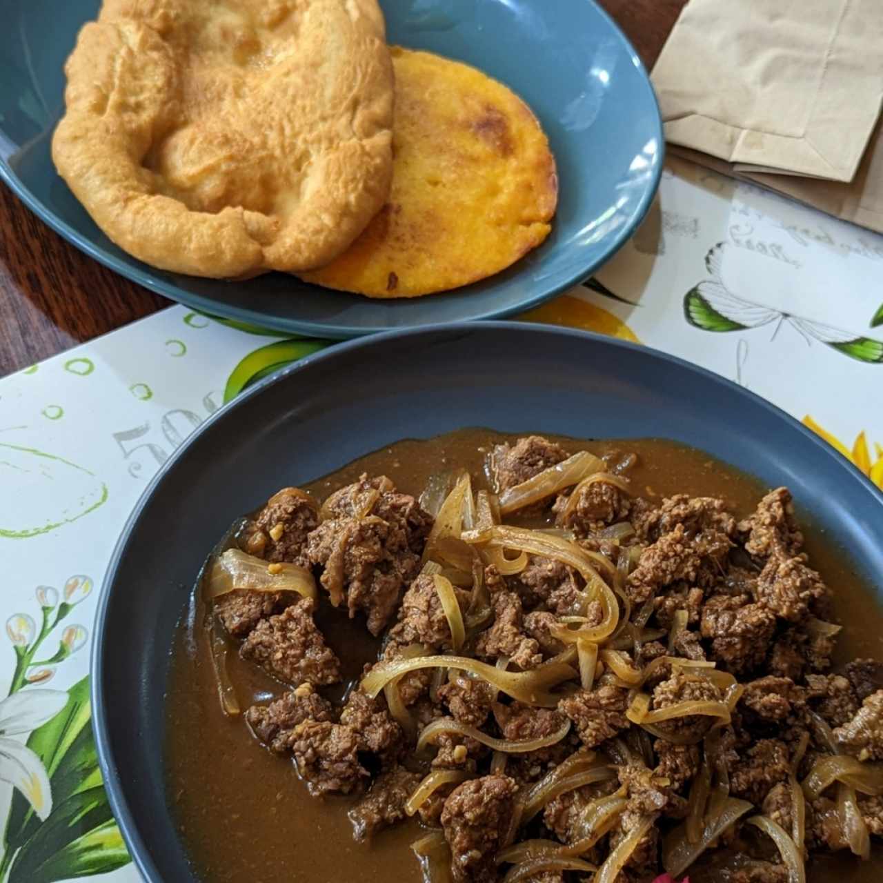 Bistec picado con tortilla y hojaldre 