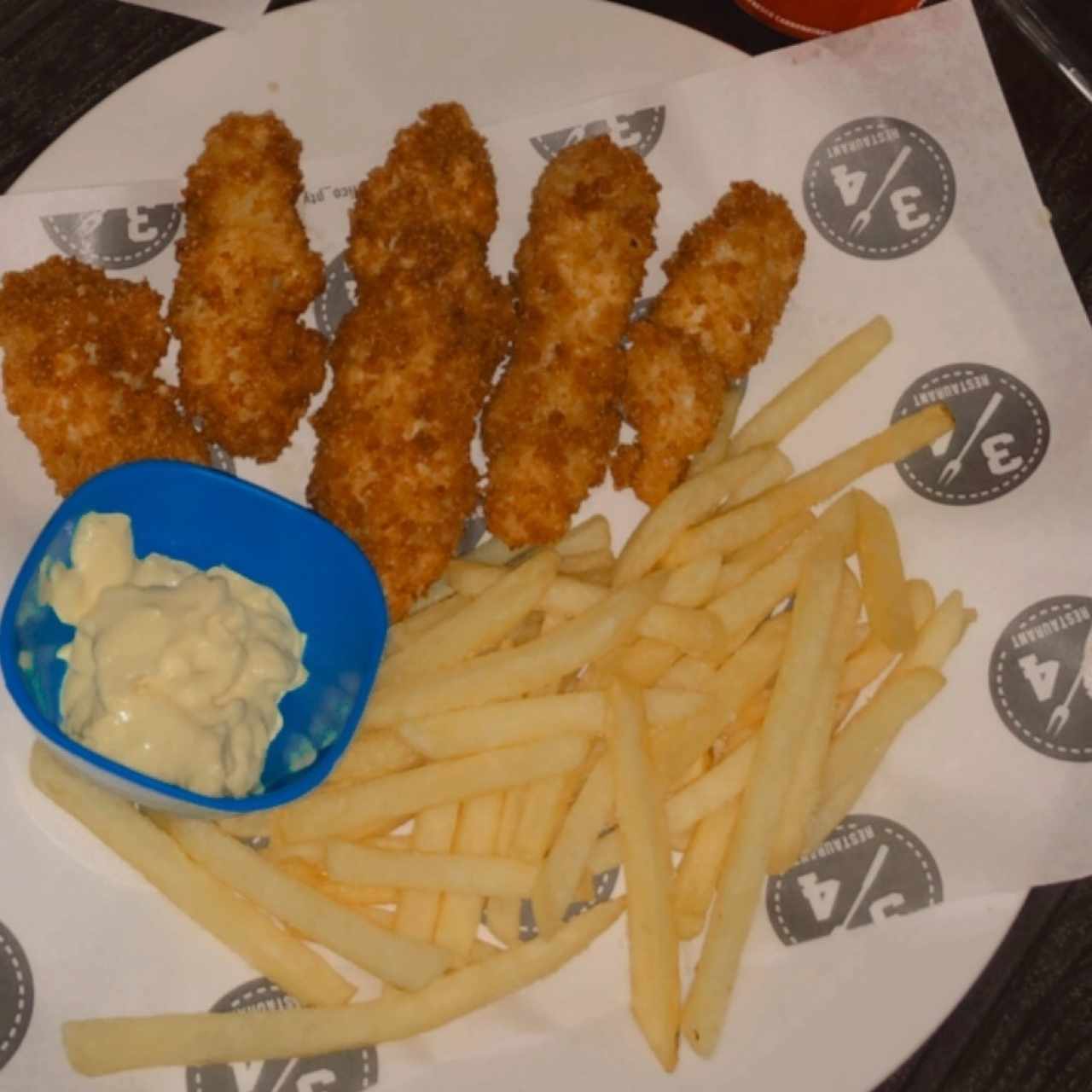 Deditos de pollo con papas 