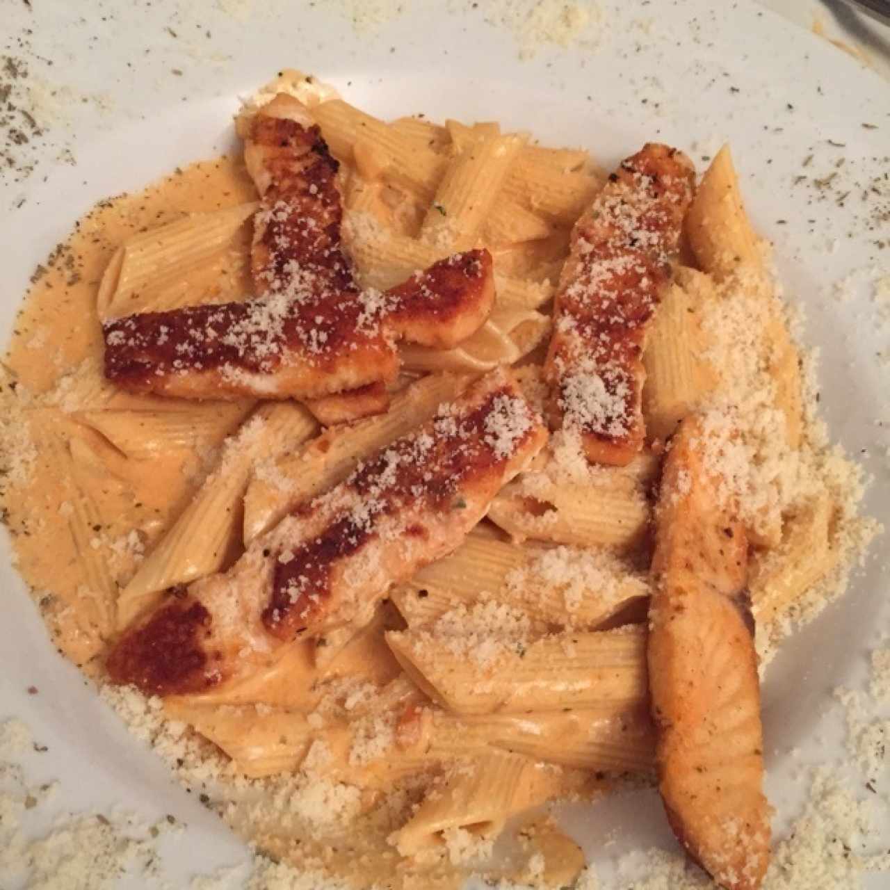 penne al vodka con salmon