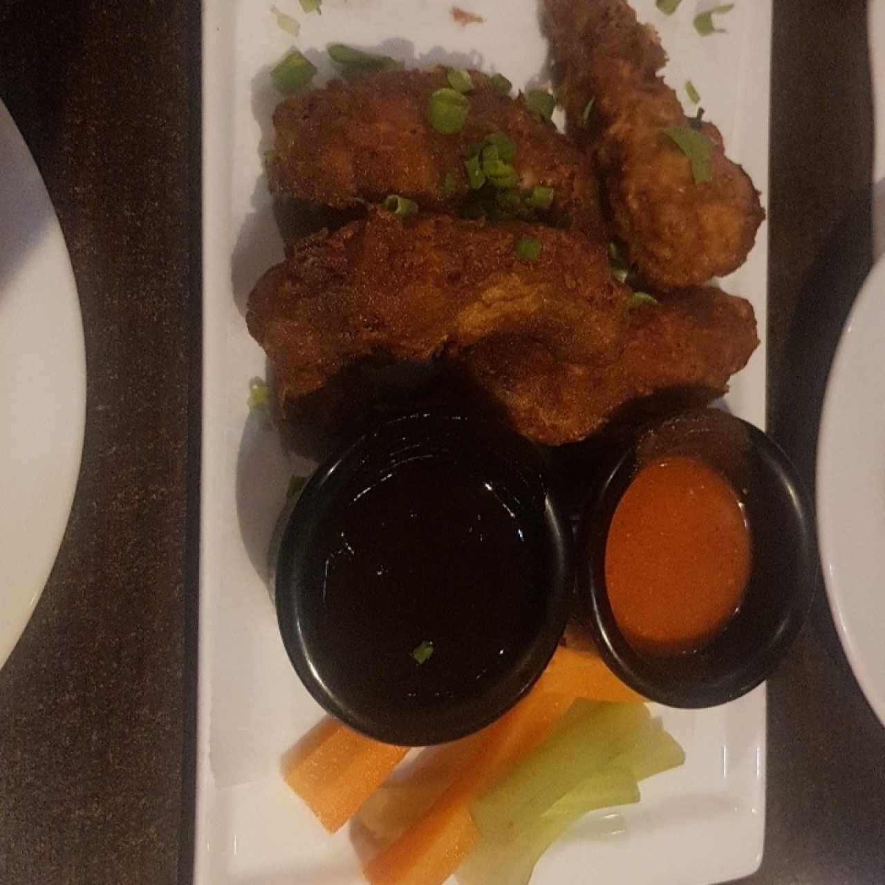 entrada: wings sin bañar salsa aparte