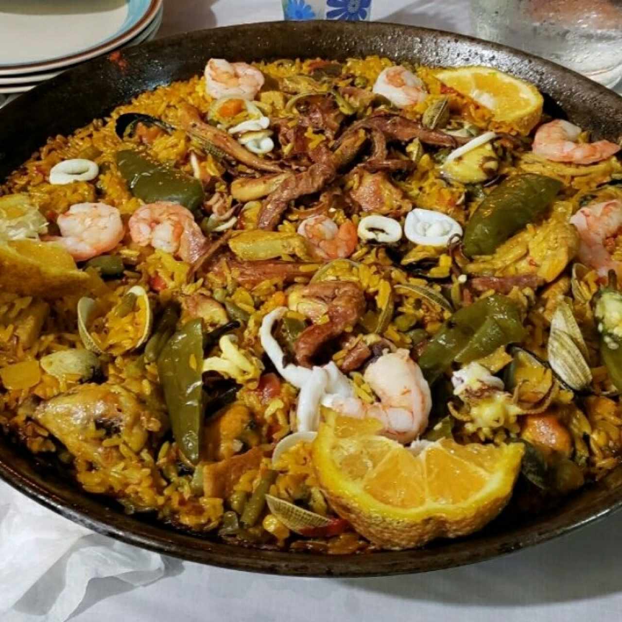 Paella mixta! 🐖🐔🐙