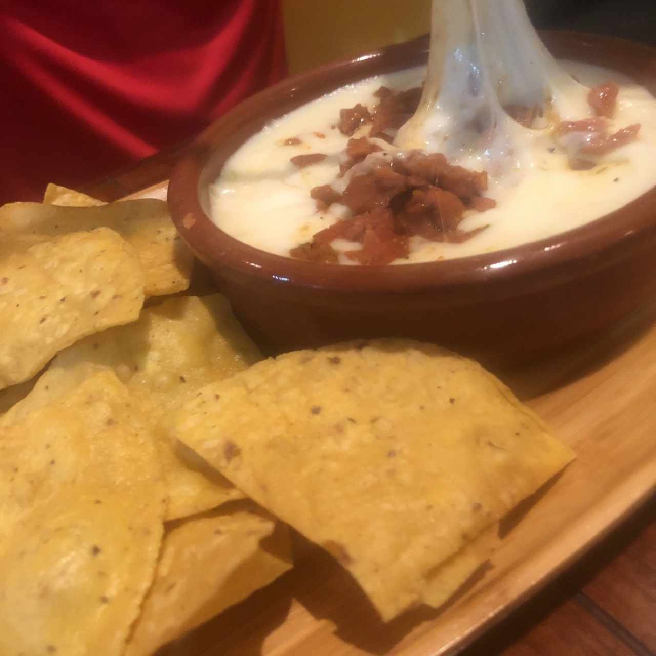 queso fundido con chorizo