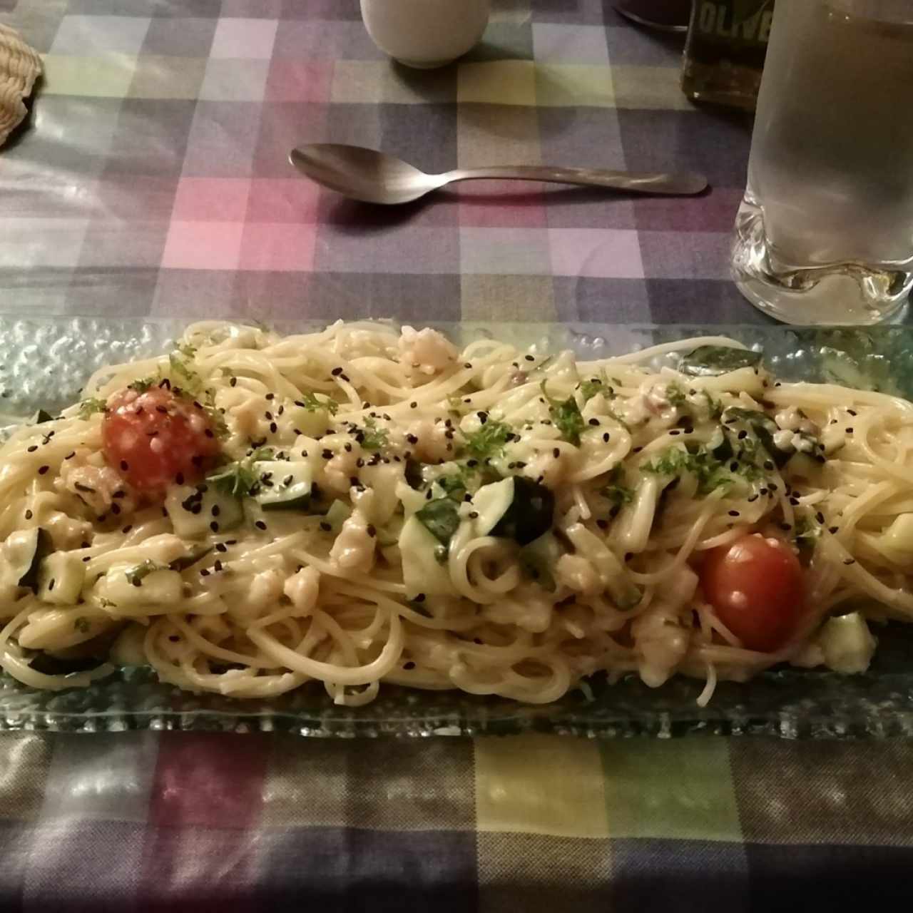 Pasta con zucchini y camarones