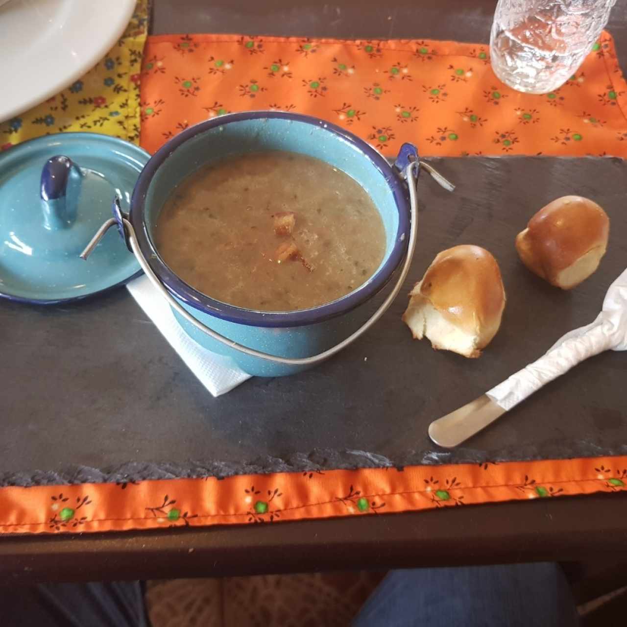 Sopa de lentejas con tocino 