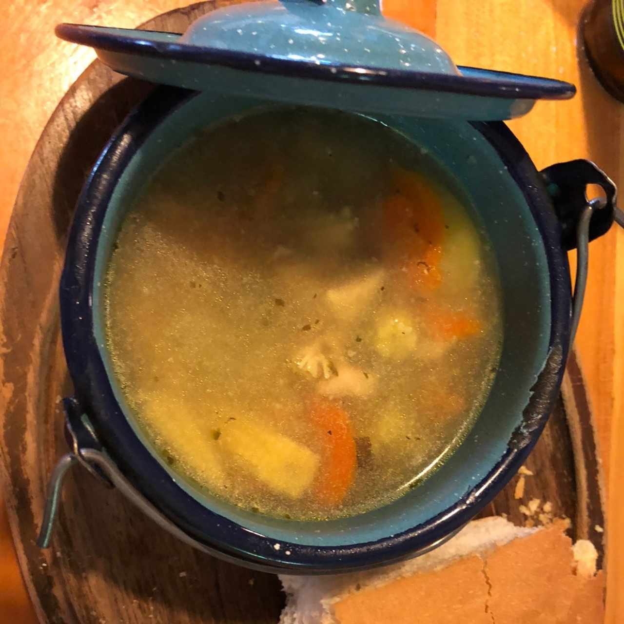 sopa de pollo