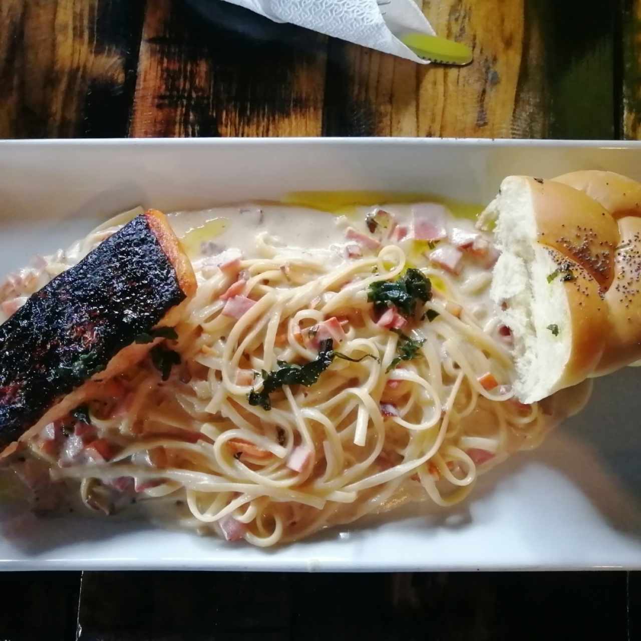 spaghetti Alfredo con Salmón