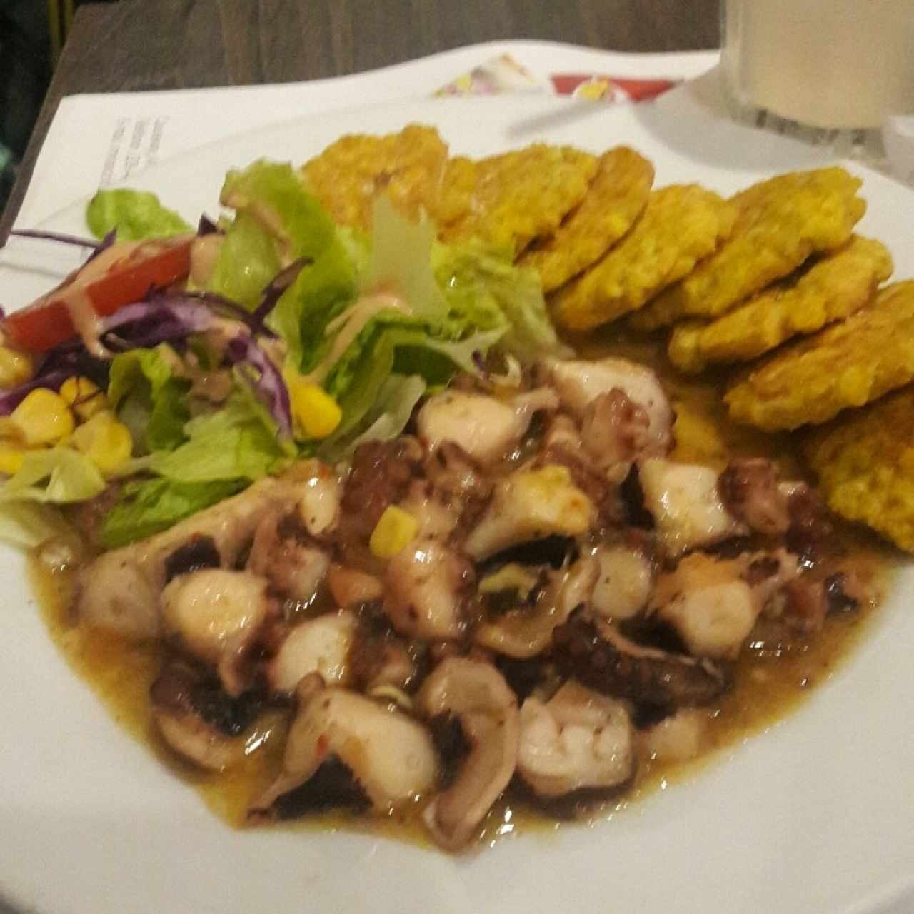 Pulpo al Ajillo con patacones