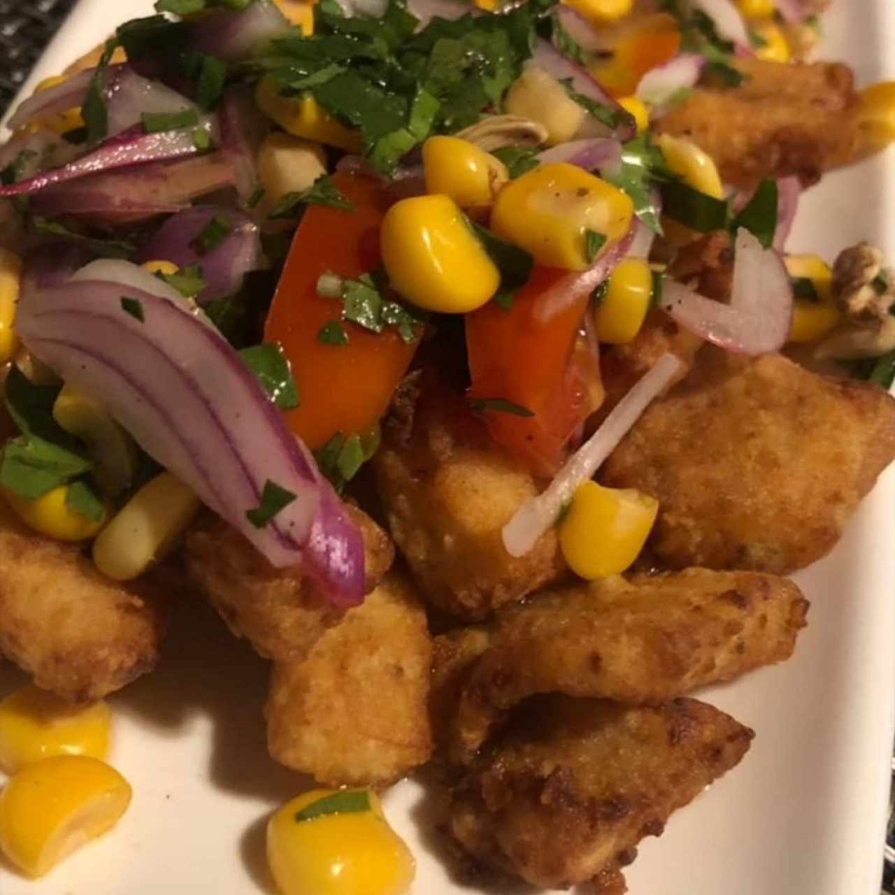 Una excelente entrada para esperar tu plato fuerte, ceviche frito.