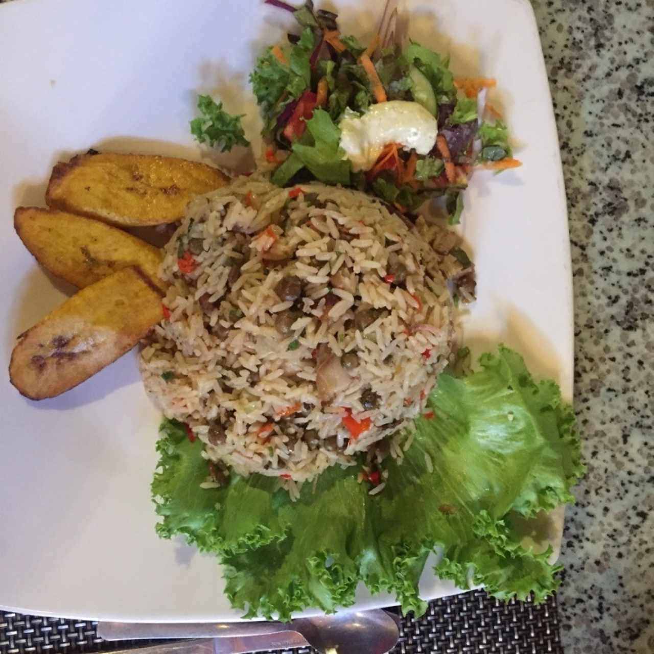 arroz con guandu y lechon a la leña. espectacular! 