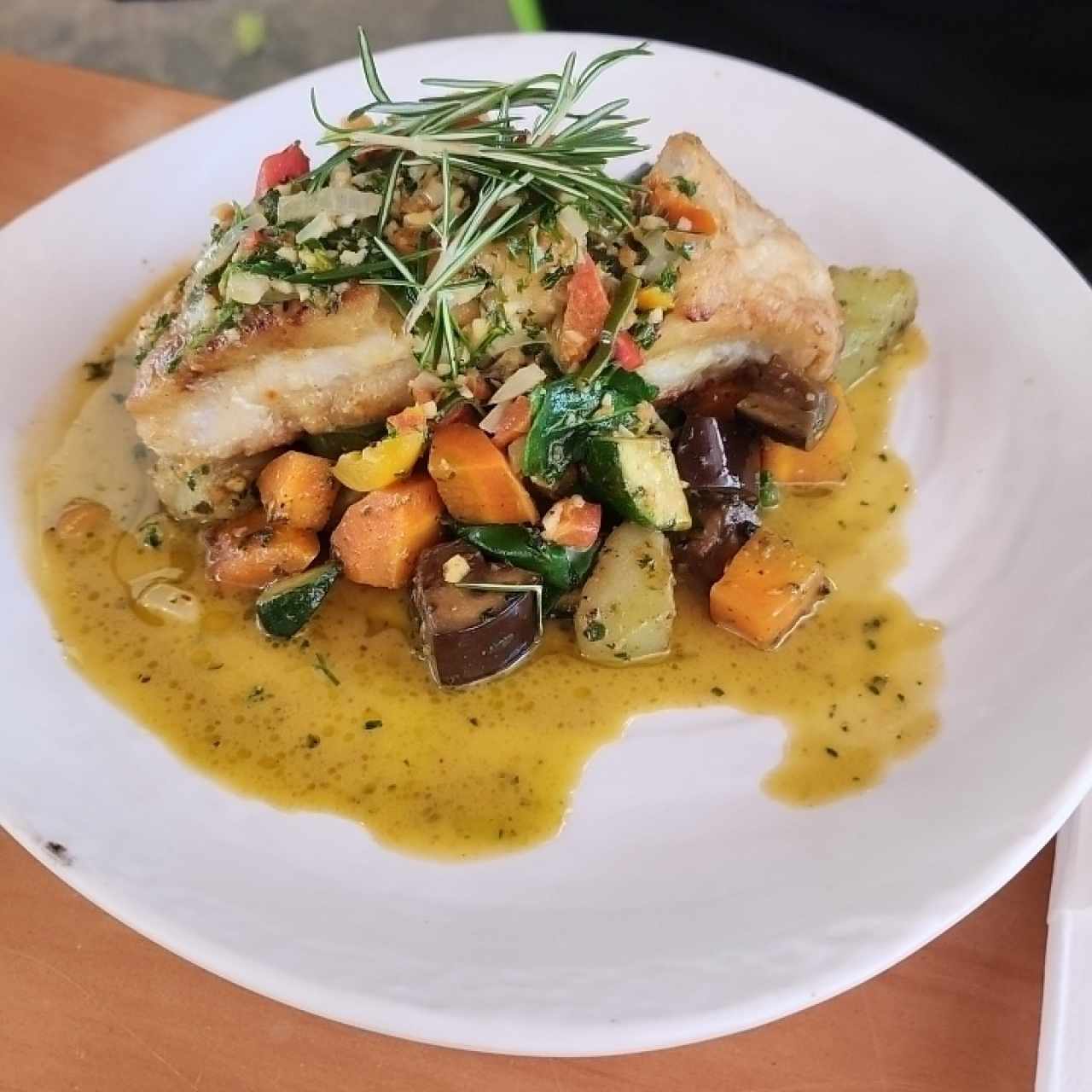 filete de corvina al ajillo