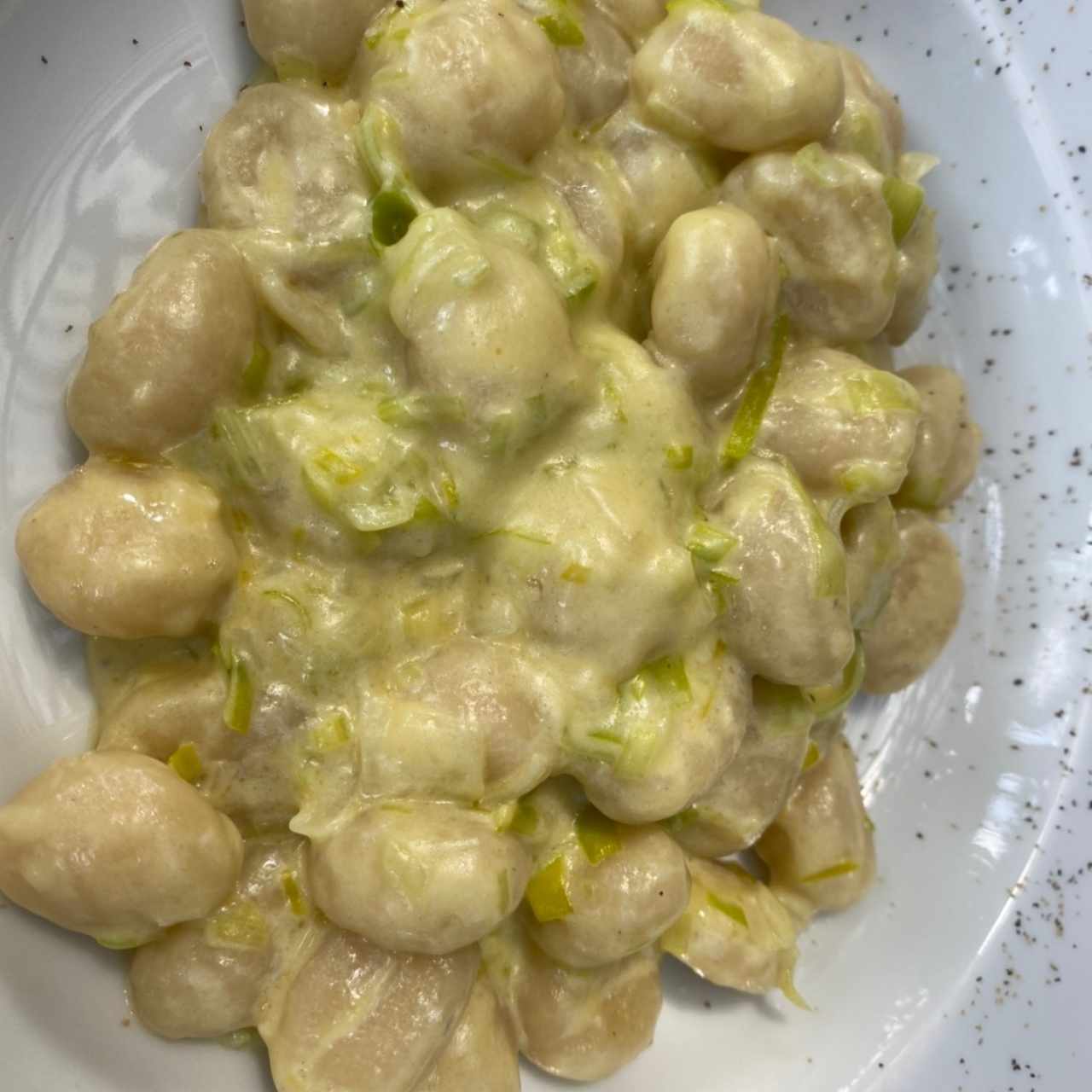 Gnocchi gorgonzola y puerros