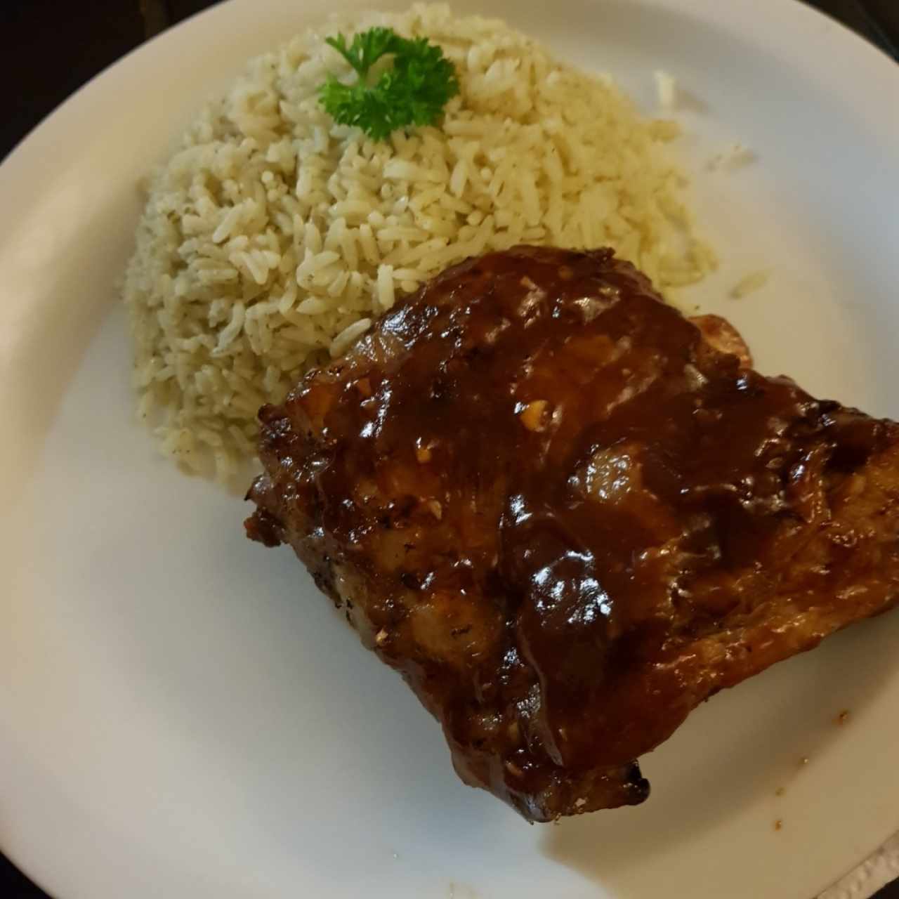 ribs y arroz verde