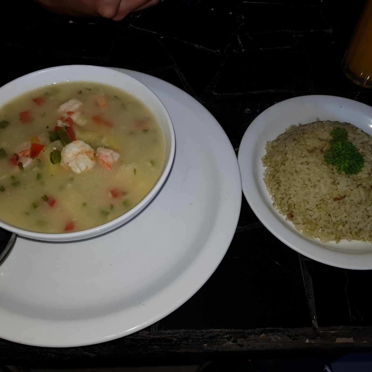 Sopa de Mariscos y Arroz Verde