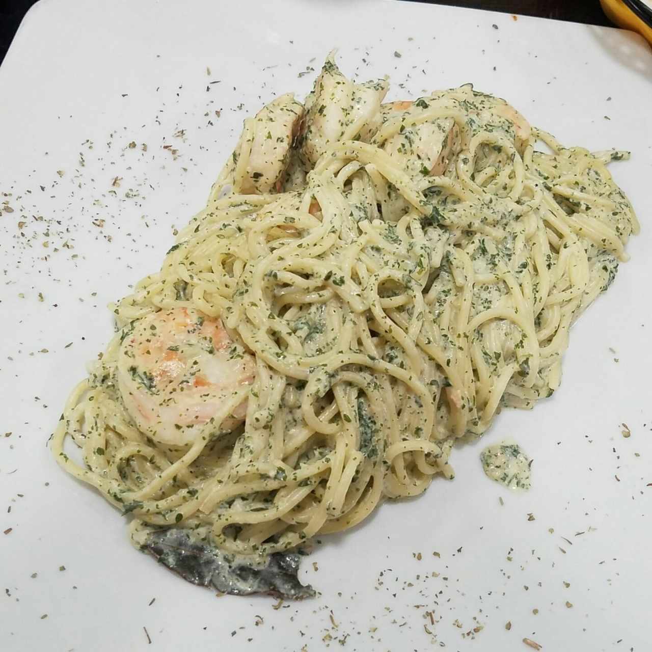 spaguetti de langostinos en salsa blanca