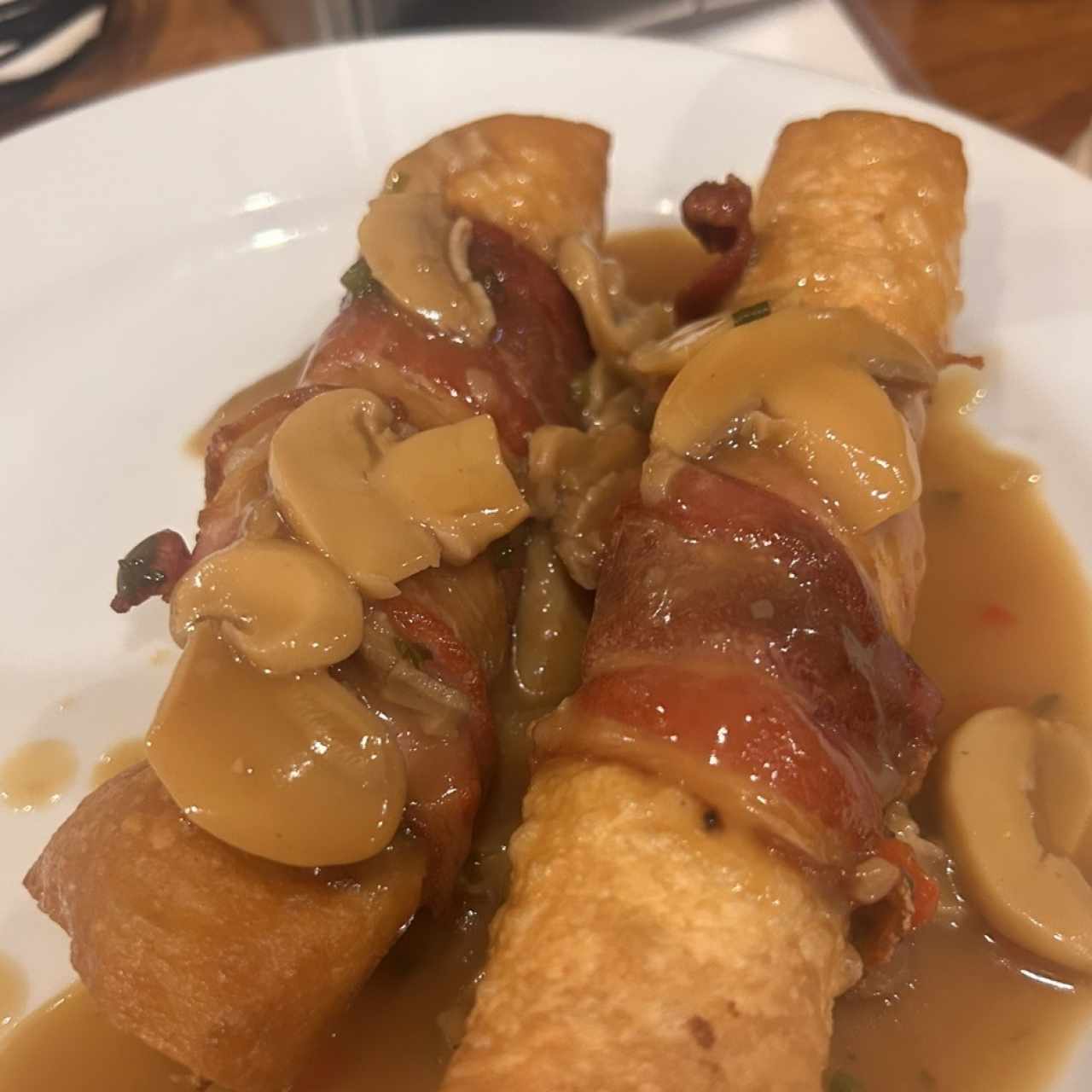 Tacos fritos en salsa de Hongos
