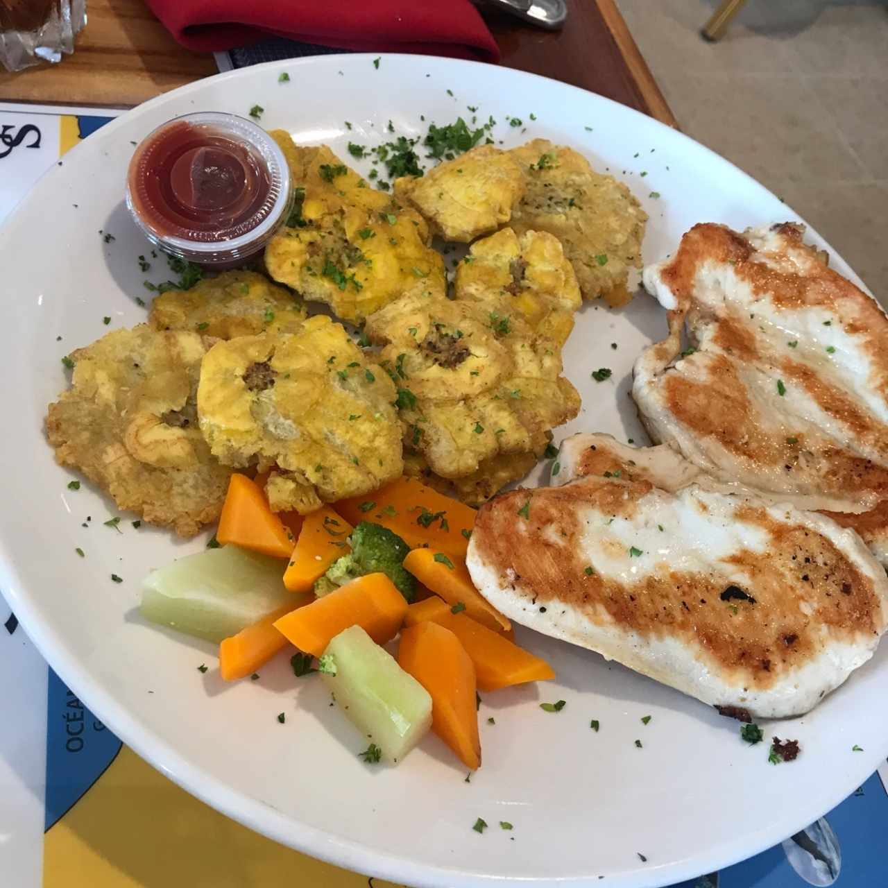 Pollo a la plancha con patacones