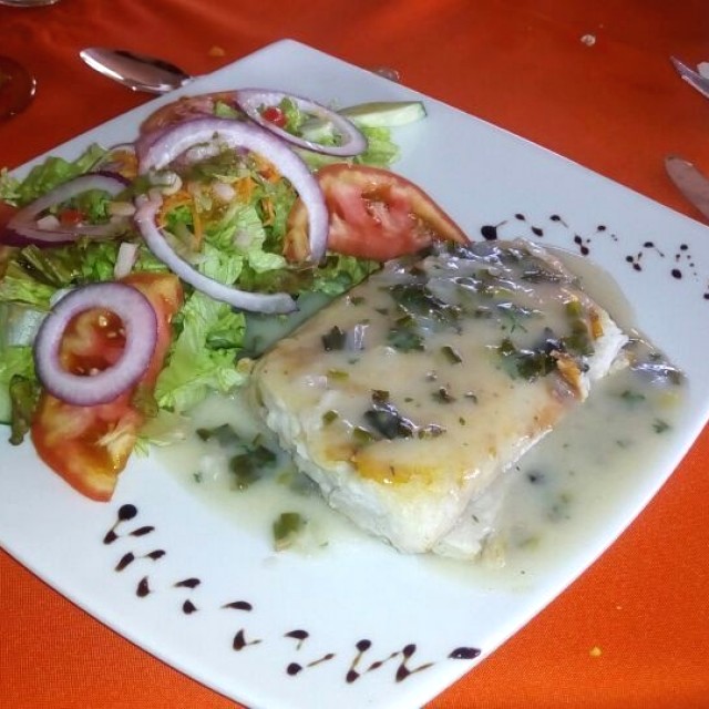 Corvina San Blas von ensalada verde